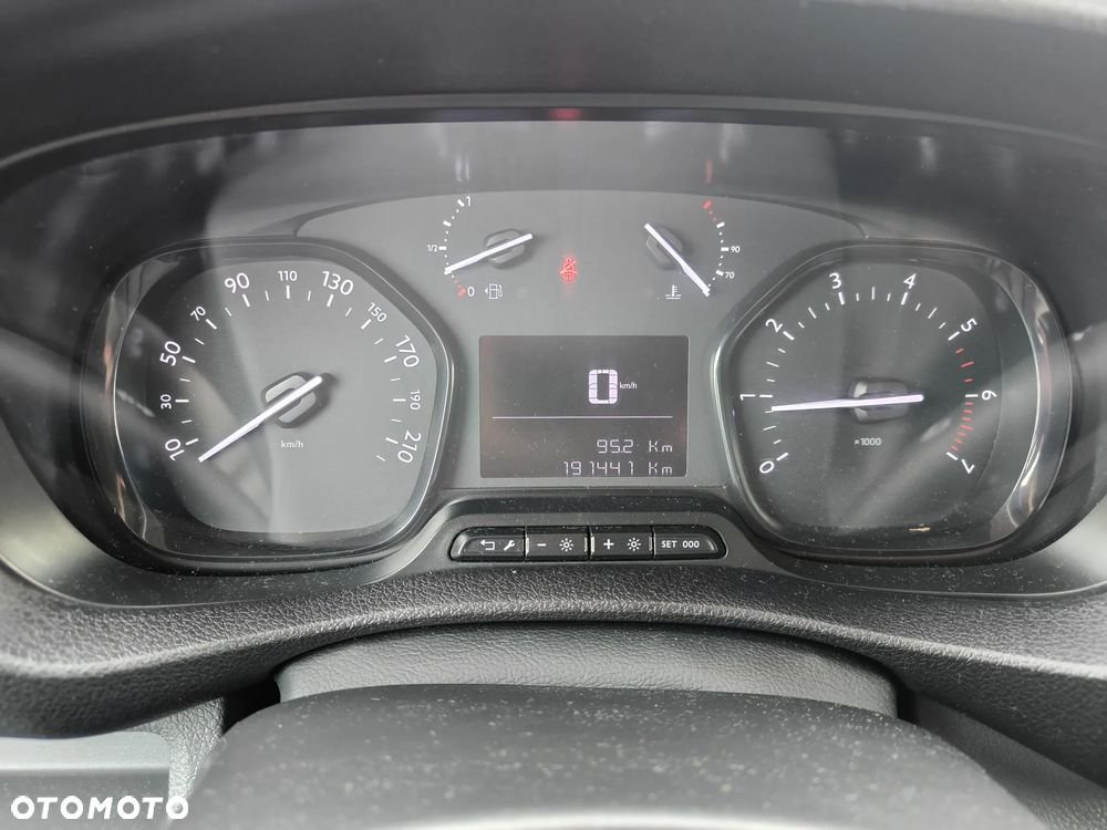 Opel Vivaro - 18