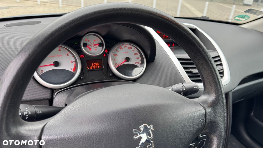 Peugeot 207 1.4 16V Trendy - 17