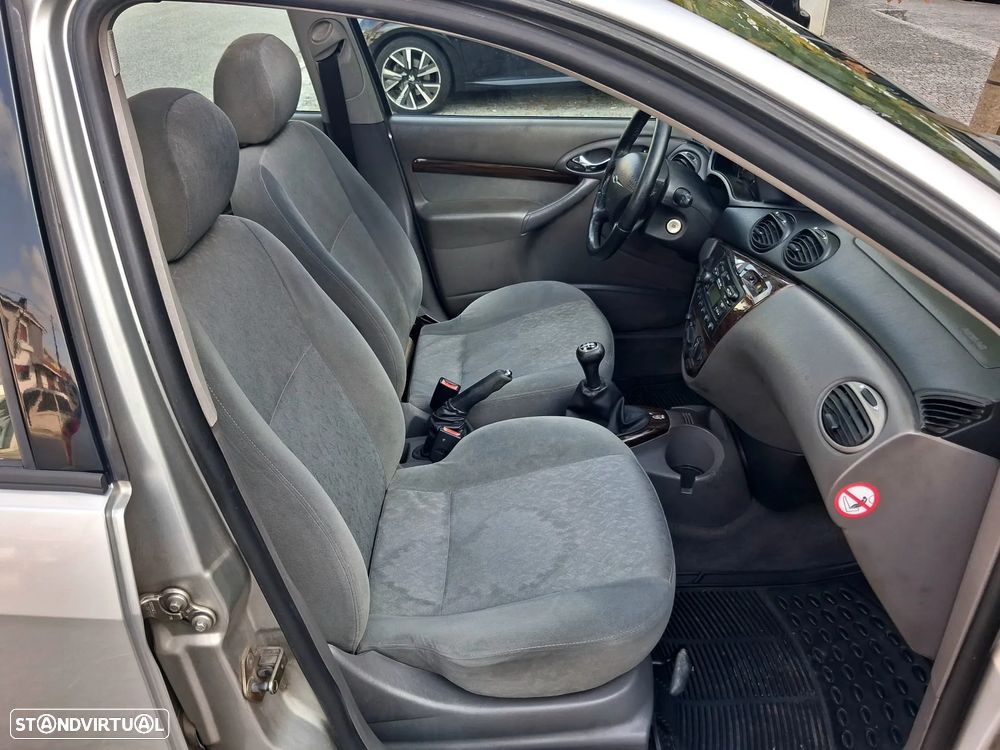 Ford Focus SW 1.6 Ghia - 27