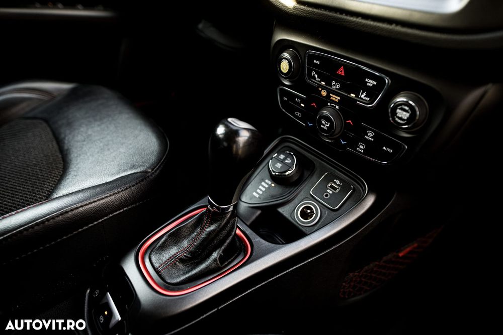 Jeep Compass 2.0 M-Jet 4x4 AT9 Low Trailhawk - 12