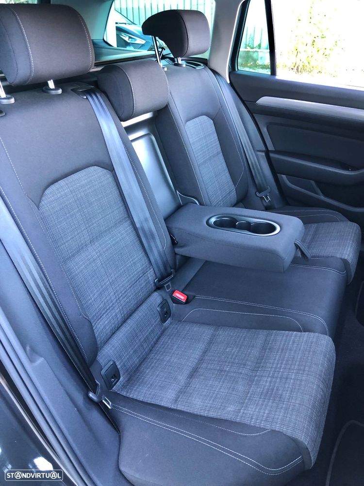 VW Passat Variant 2.0 TDI Business DSG - 28