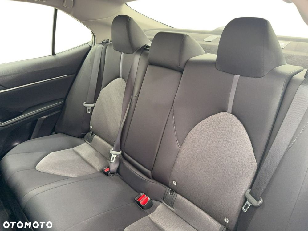 Toyota Camry - 12