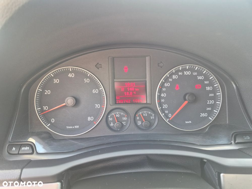 Volkswagen Golf 1.6 FSI Sportline - 11