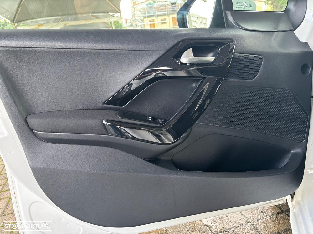 Peugeot 208 1.2 PureTech Signature - 15