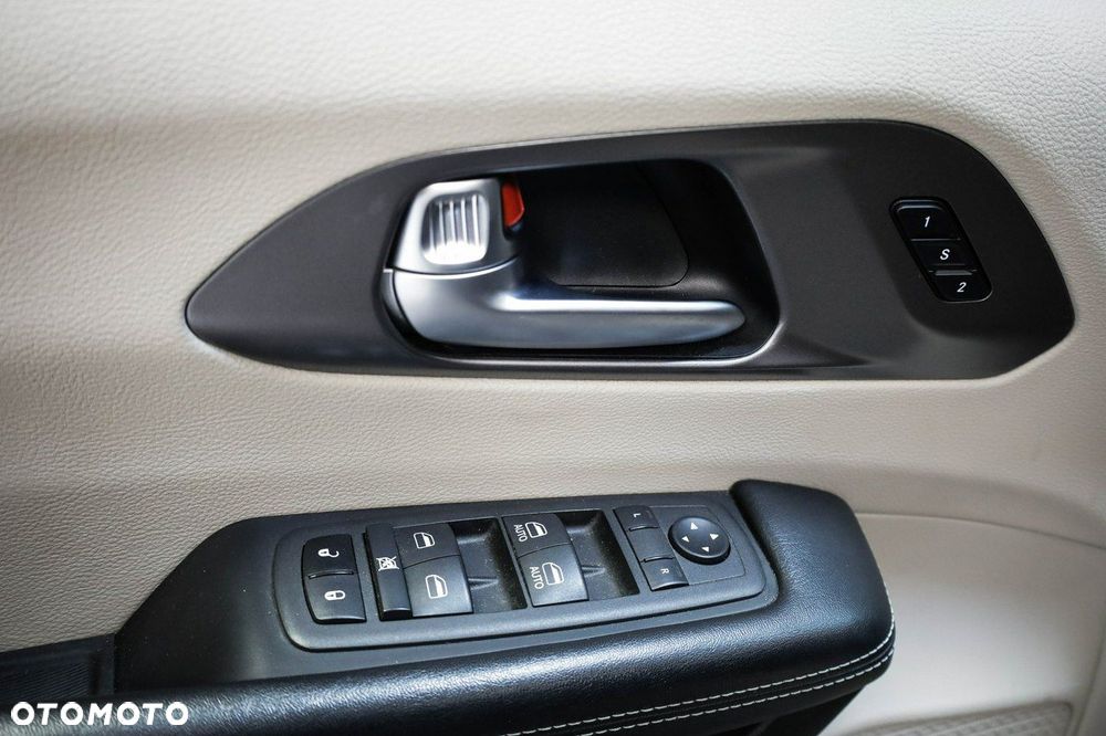 Chrysler Pacifica - 19