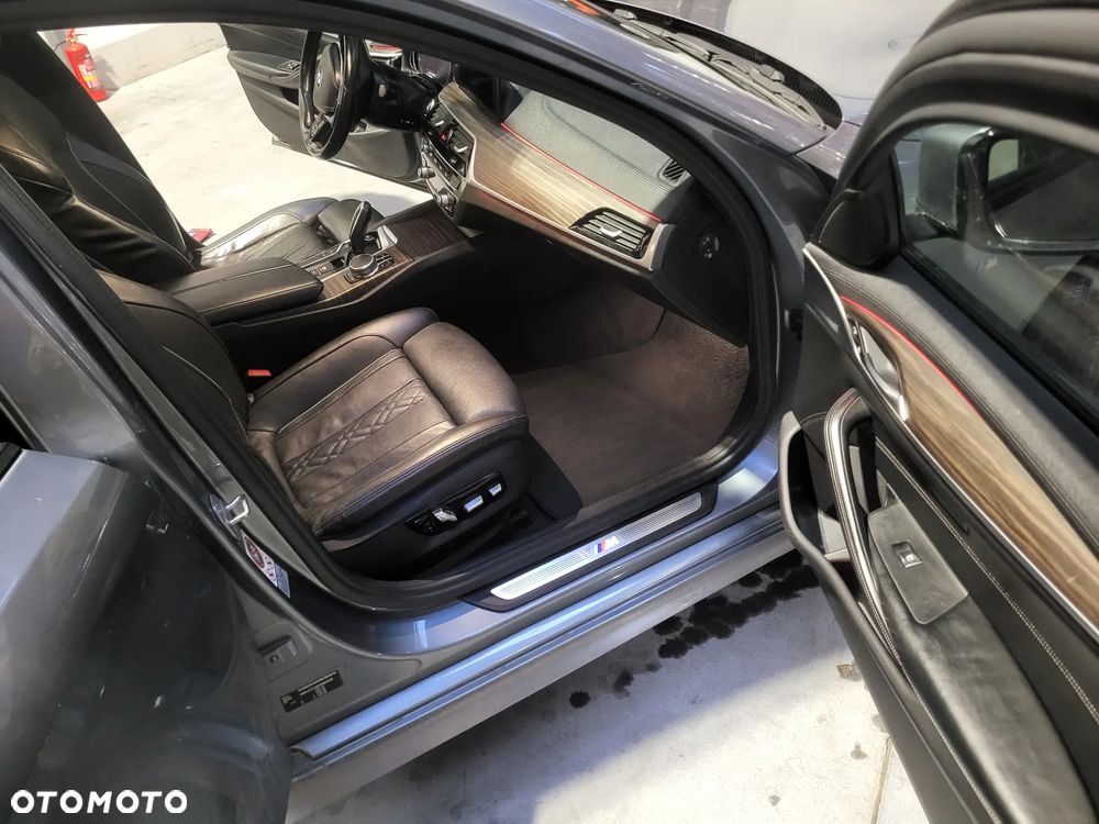 BMW Seria 5 520d xDrive M Sport Edition - 9