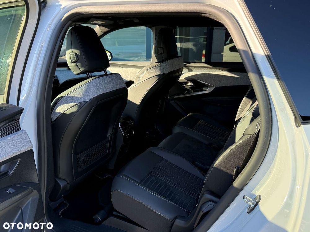 Peugeot 5008 1.2 PureTech mHEV GT S&S e-DCS6 - 23