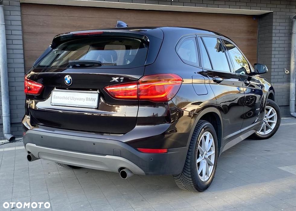 BMW X1 sDrive20i Advantage - 9