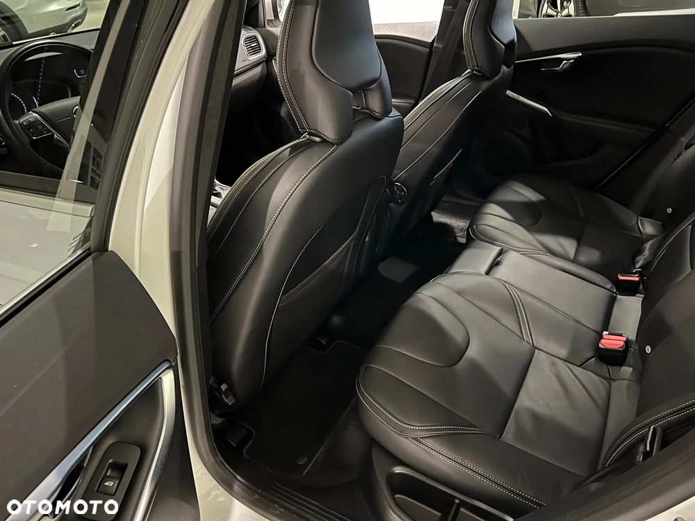 Volvo V40 D3 Drive-E R-Design Momentum - 11