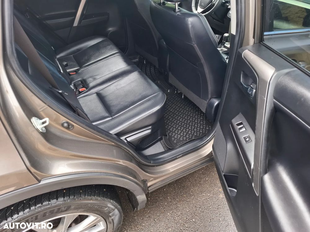 Toyota RAV4 2.5 VVT-i 4x4 Luxury - 7