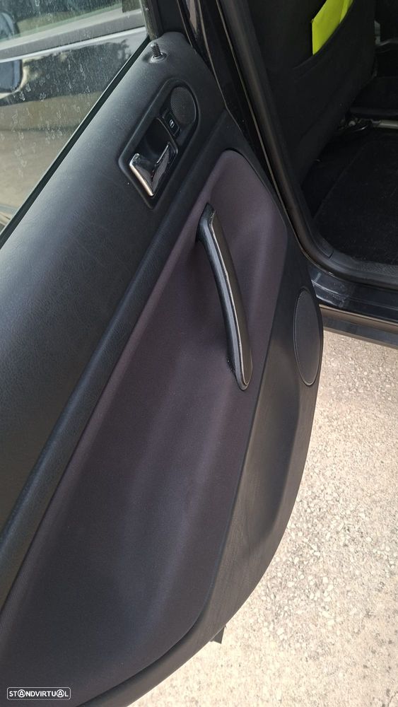 VW Passat 1.9 TDi Confortline - 6
