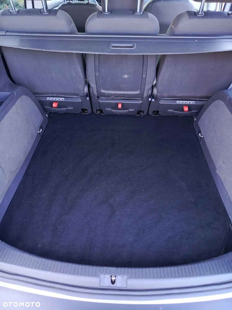 Volkswagen Touran 1.6 TDI DPF BlueMotion Technology Comfortline - 16