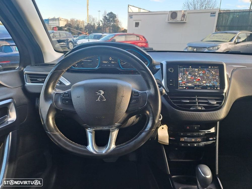 Peugeot 2008 1.2 PureTech Allure EAT6 - 9