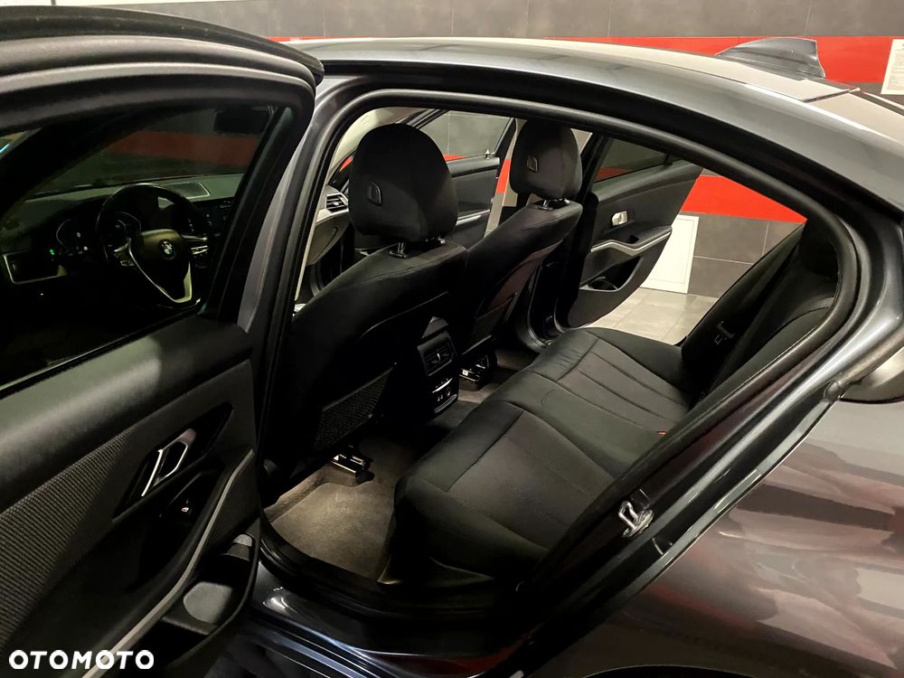 BMW Seria 3 320d Sport - 21