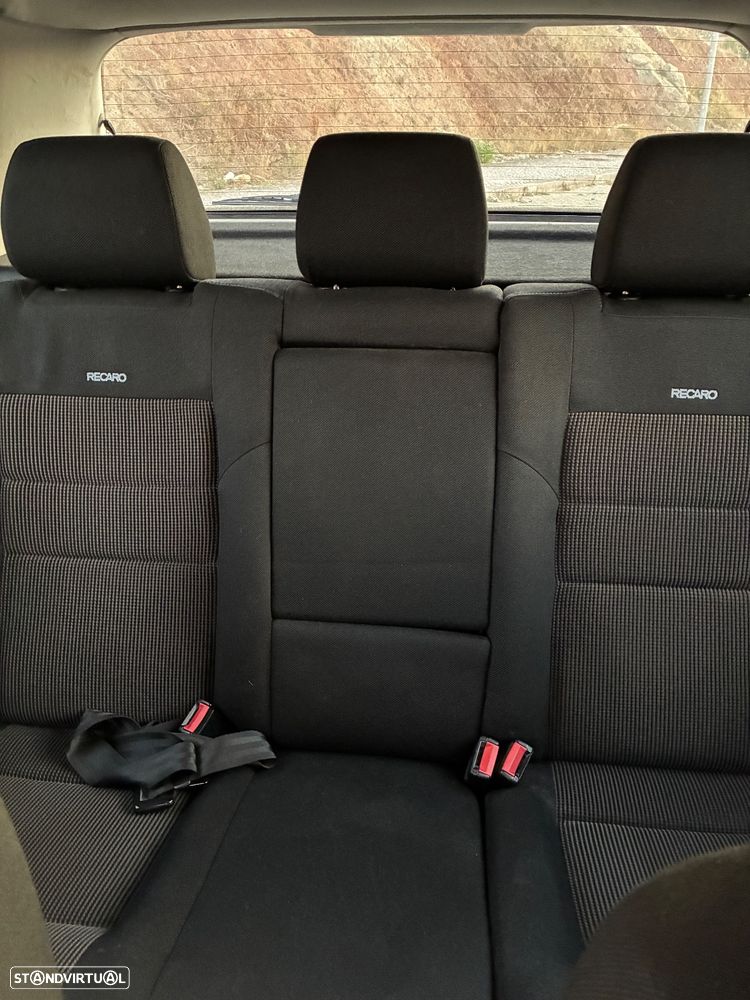 VW Golf 1.9 TDi 25 Anos - 9