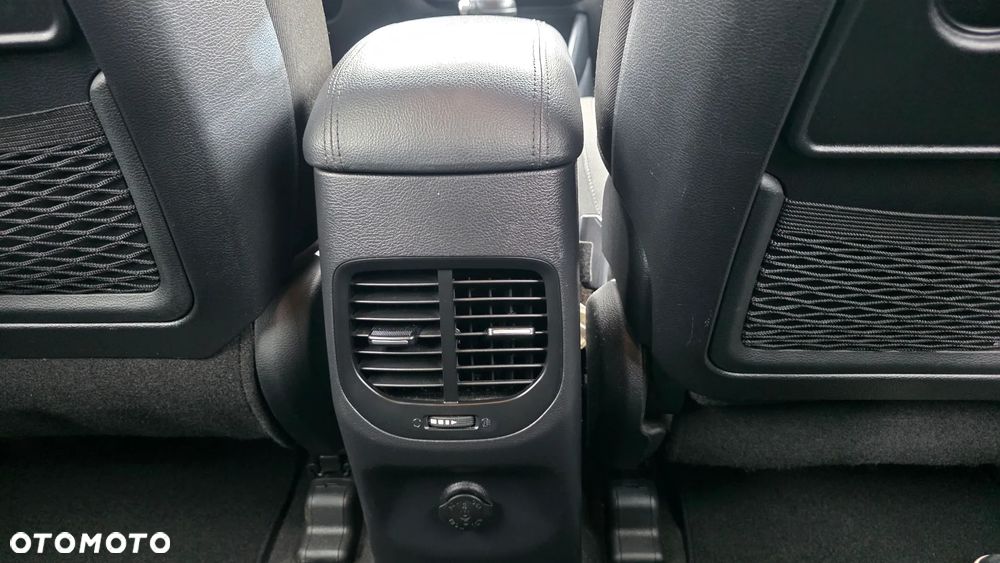 Kia Carens 1.7 CRDi Business Line 7os 7DCT - 11