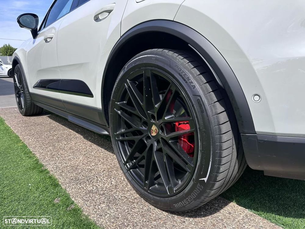 Porsche Macan Electric GTS - 24