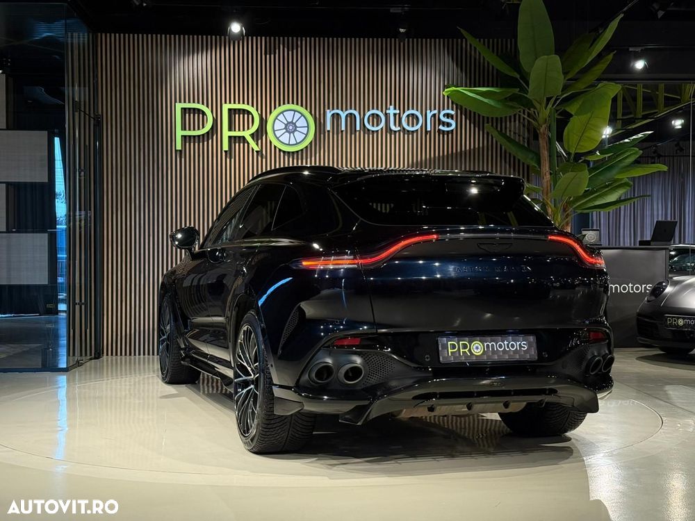 Aston Martin DBX - 10
