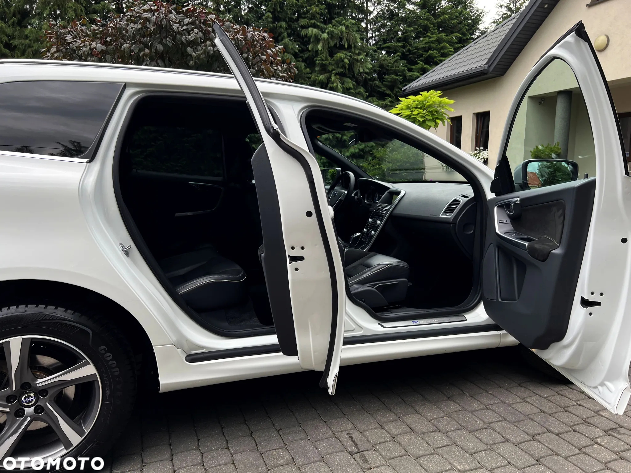 Volvo XC 60 D4 R-Design - 4
