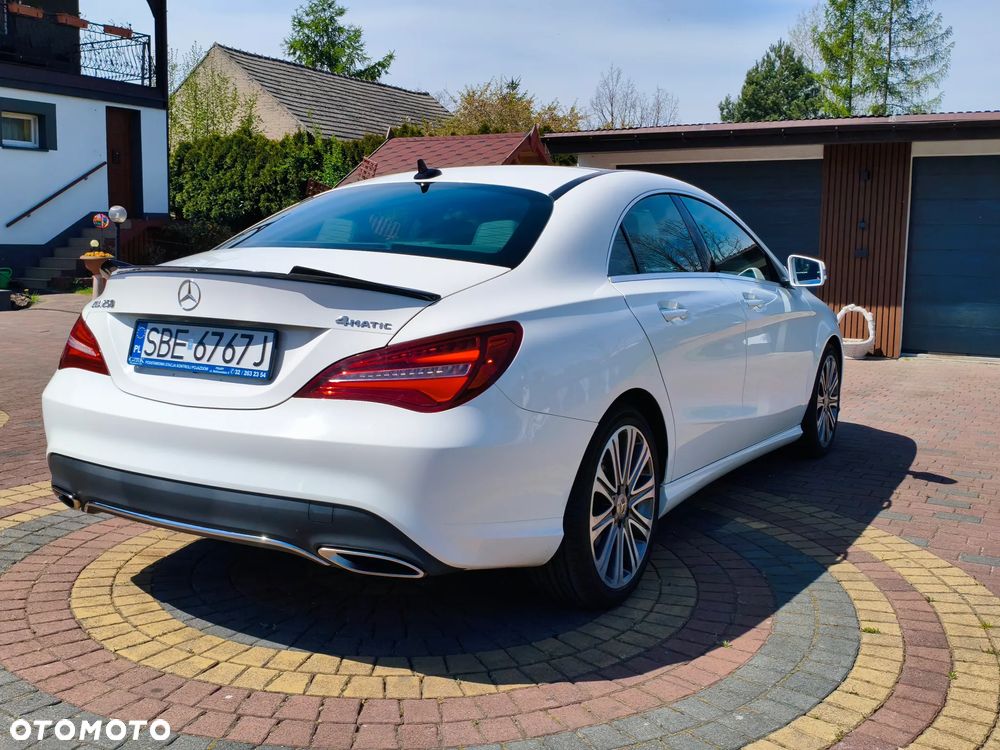 Mercedes-Benz CLA 250 4Matic 7G-DCT - 9