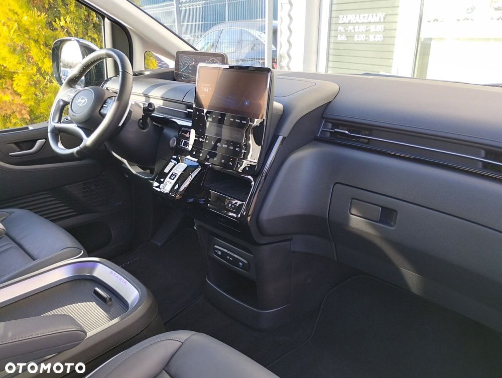 Hyundai Staria 1.6 T-GDI HEV Luxury - 10
