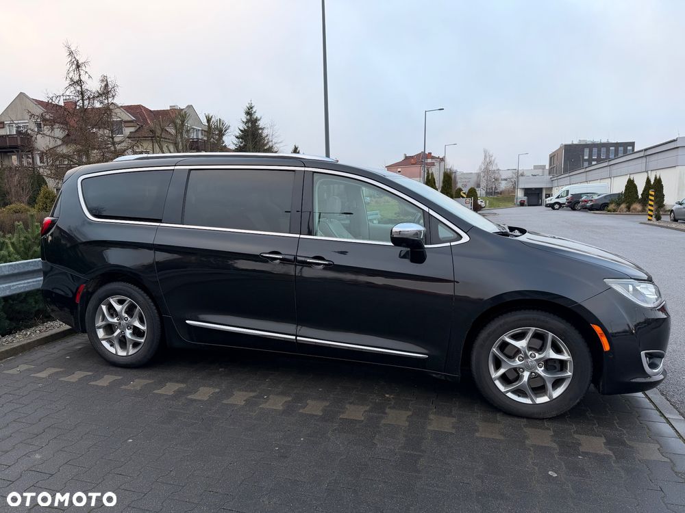 Chrysler Pacifica - 4