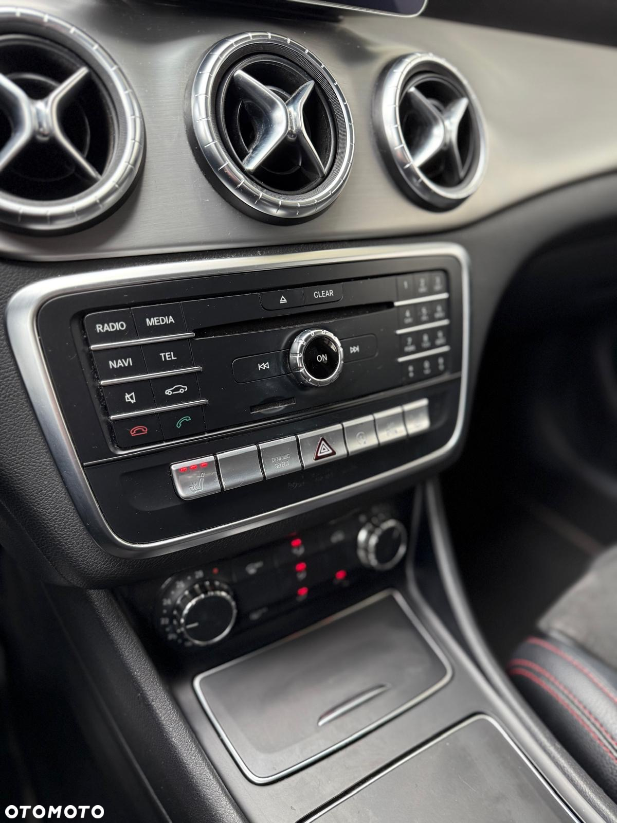 Mercedes-Benz CLA 200 7G-DCT AMG Line - 11