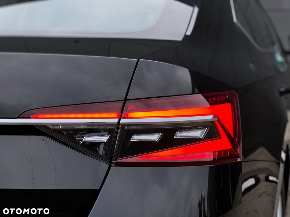 Skoda Superb 2.0 TDI DSG Premium Edition - 17