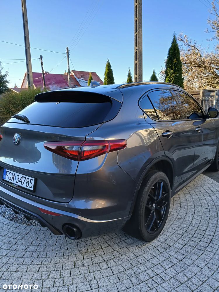 Alfa Romeo Stelvio - 8