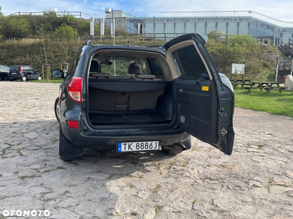 Toyota RAV4 - 8