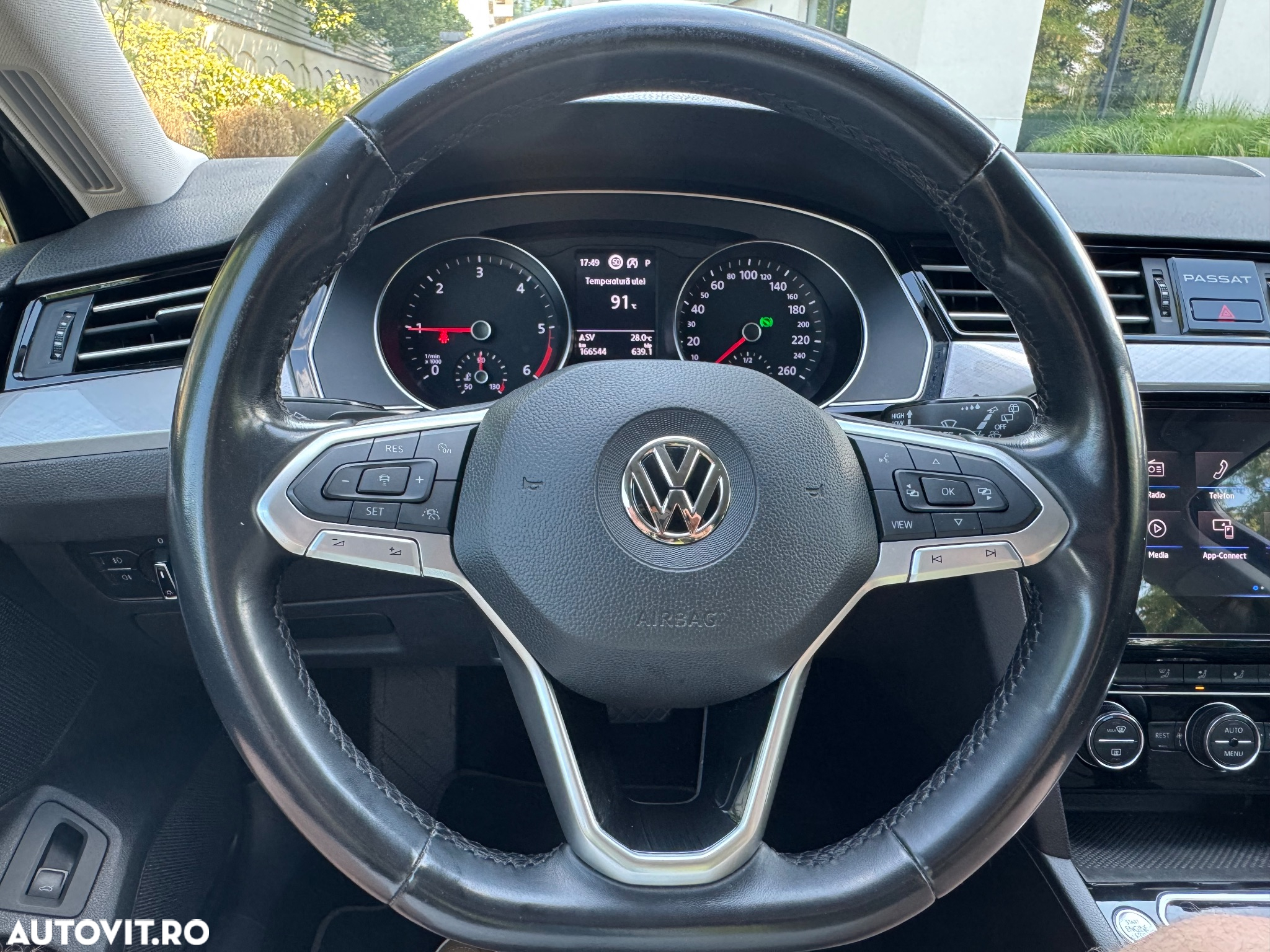 Volkswagen Passat - 11