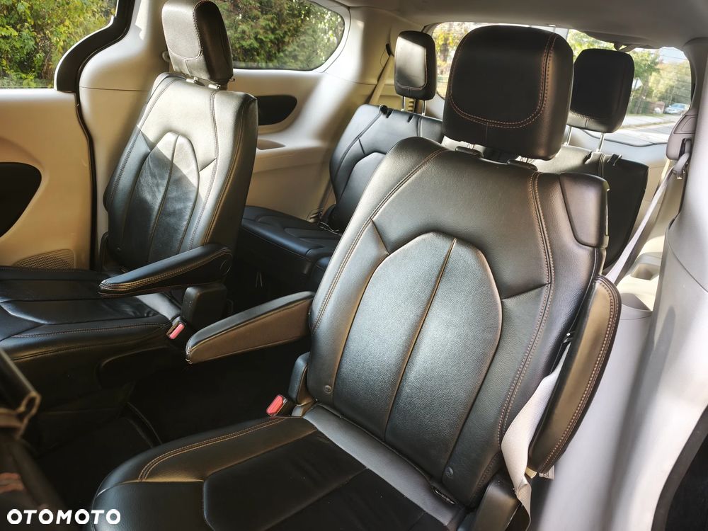 Chrysler Pacifica - 19