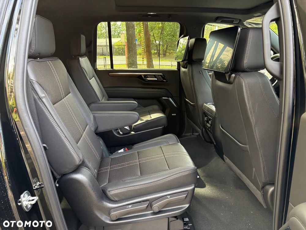 Chevrolet Suburban - 12