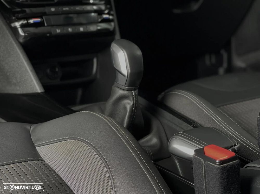 Peugeot 2008 - 8