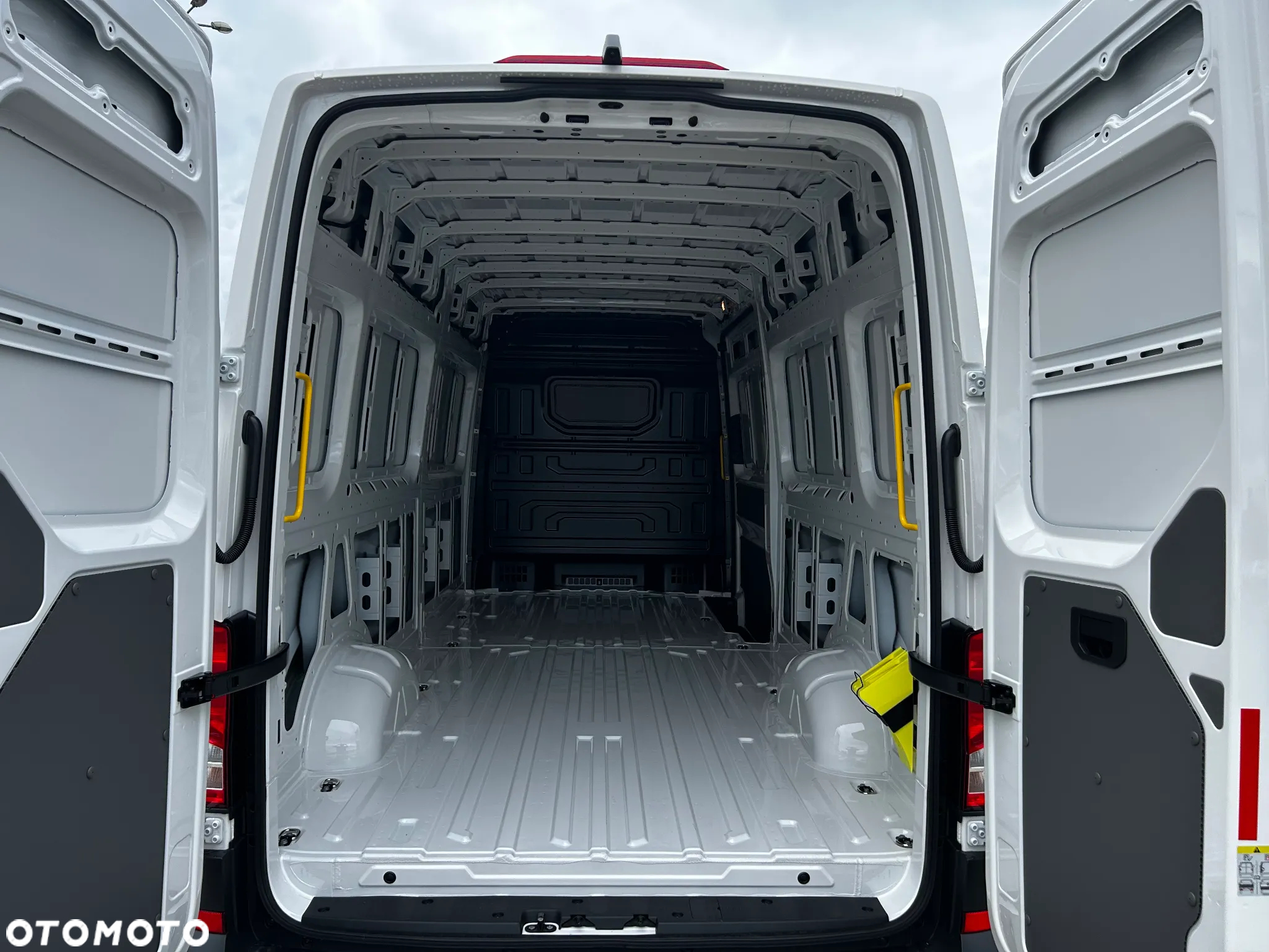 Volkswagen Crafter - 11