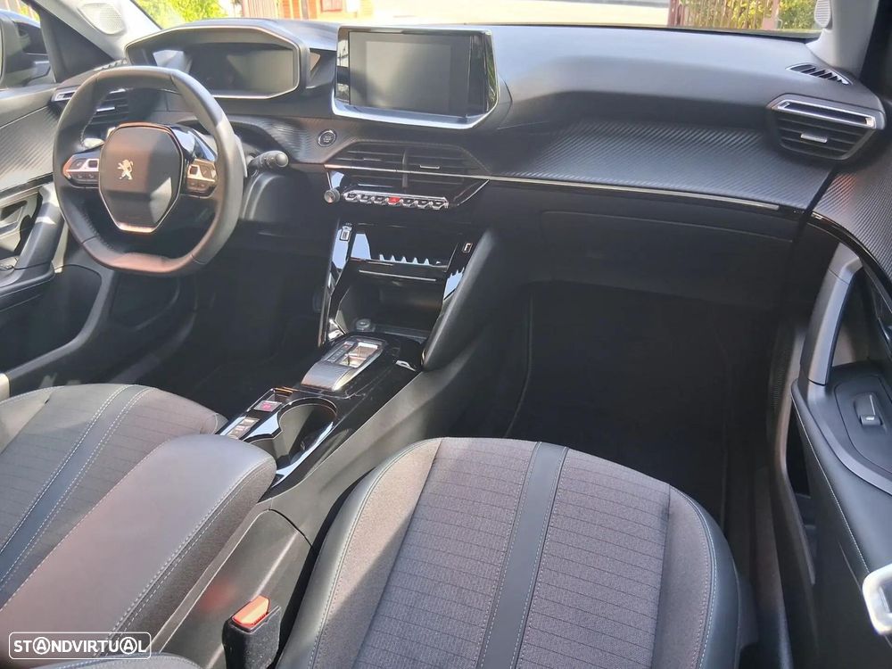Peugeot 2008 1.2 PureTech Allure EAT8 - 31
