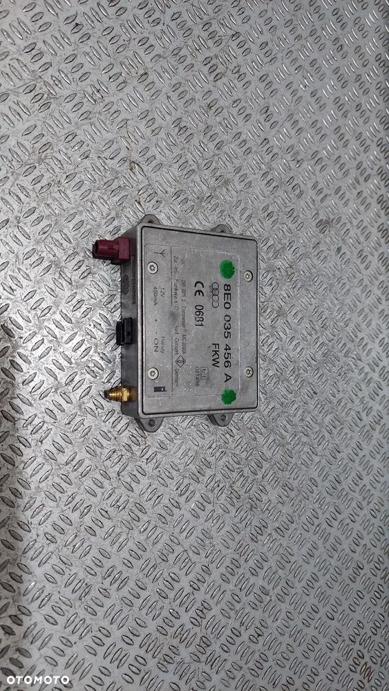 WZMACNIACZ ANTENOWY AUDI NR 8E0035456A - 1