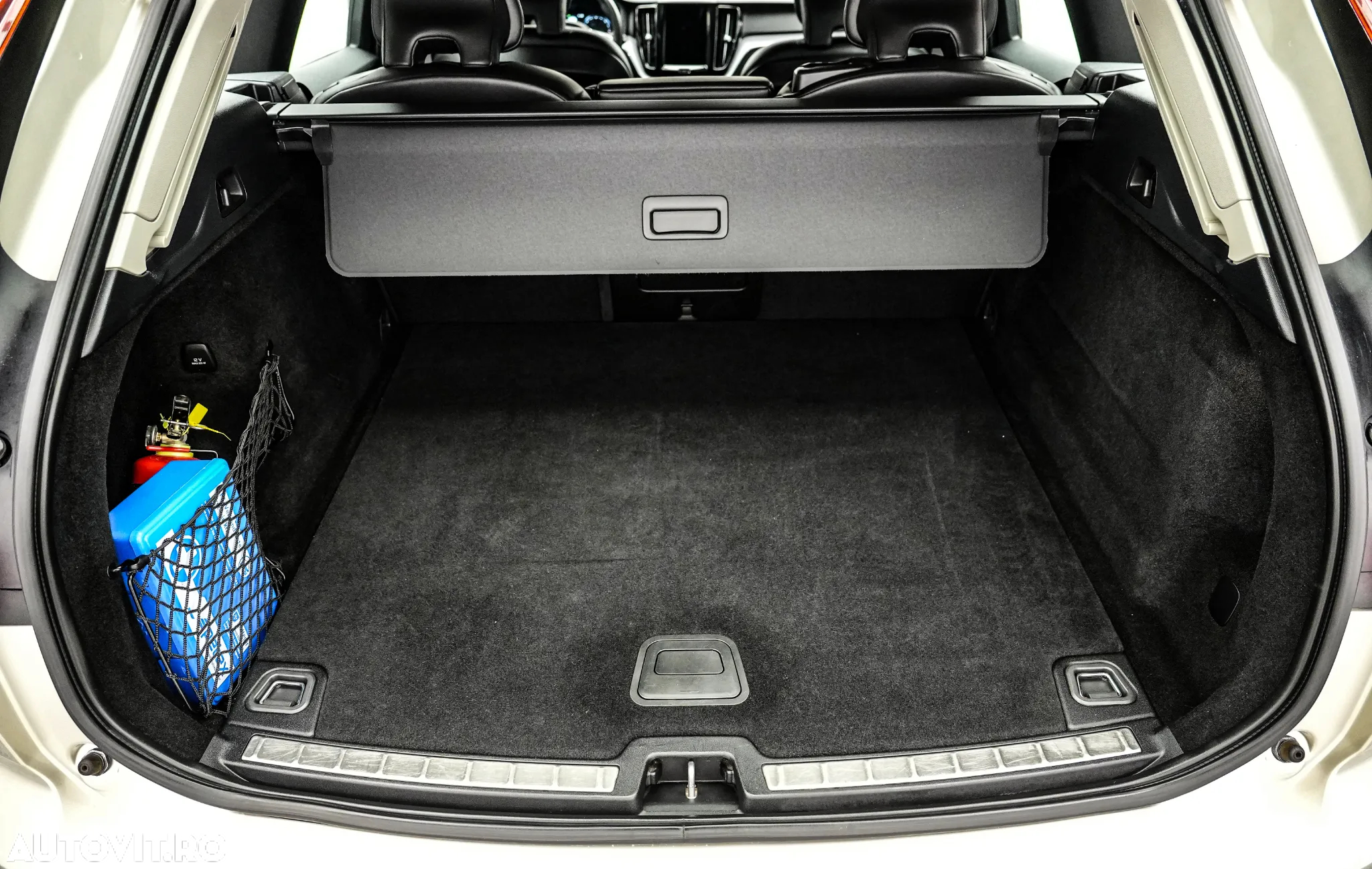 Volvo XC 60 B4 MHEV Momentum Pro - 23