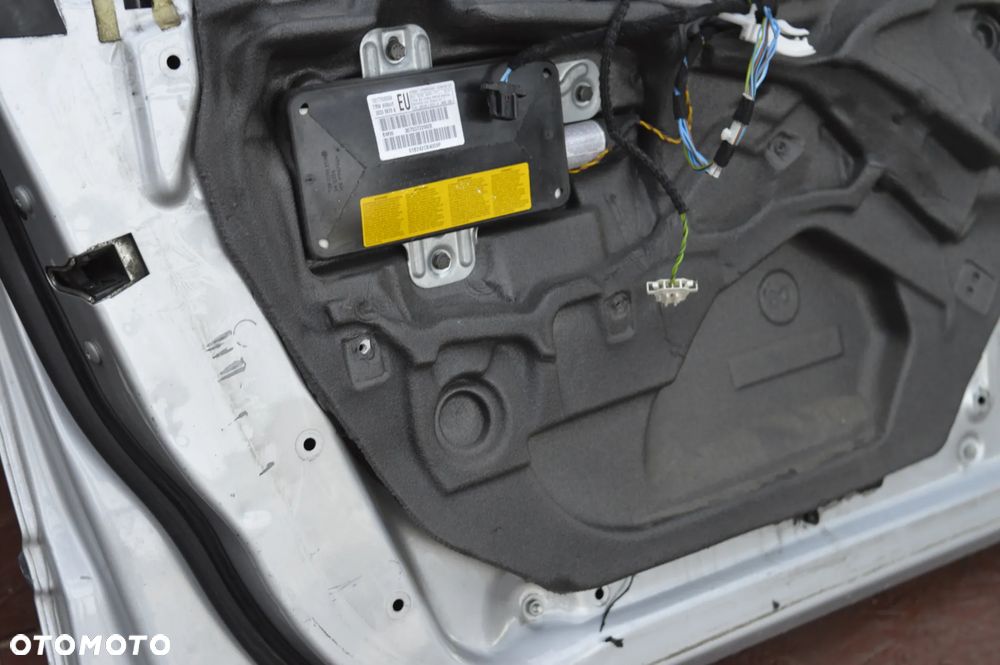 BMW E46 SEDAN / TOURING / KOMBI ORYGINALNE KOMPLETNE DRZWI PRZEDNIE LEWE / PRAWE EUROPA W KOLORZE TITANSILBER 354/7 O NR. 41 51 7 034 151 / 41 51 7 034 152 OEM W DOBRYM STANIE - 31