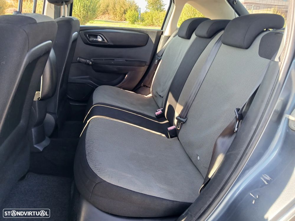 Citroën C4 1.6 HDi SX - 8
