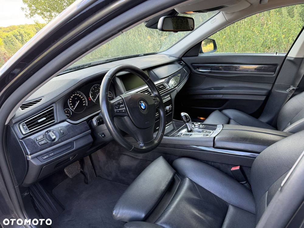 BMW Seria 7 740i - 7