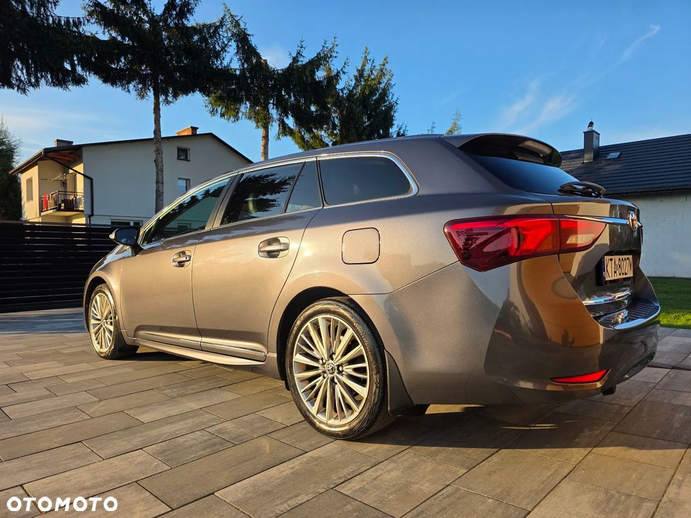 Toyota Avensis - 8