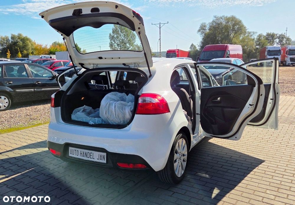 Kia Rio - 26