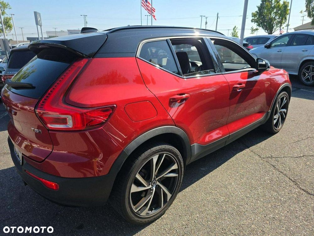 Volvo XC 40 T5 AWD R-Design - 3