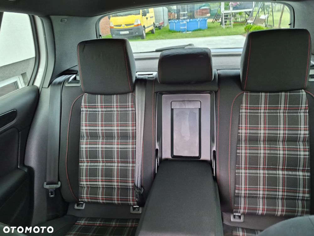 Volkswagen Golf 2.0 GTI DSG - 28