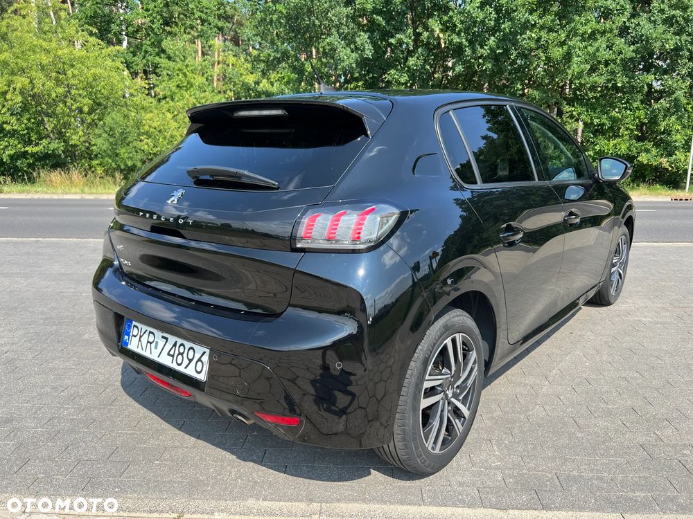 Peugeot 208 - 8