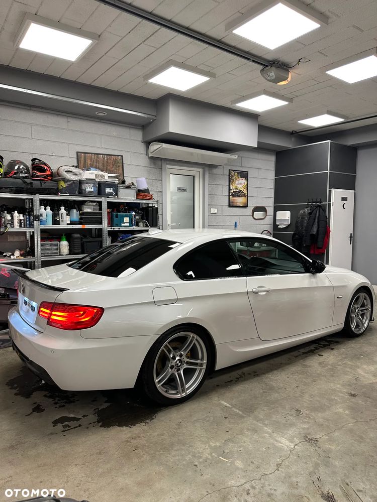 BMW Seria 3 320d DPF M Sport Edition - 6