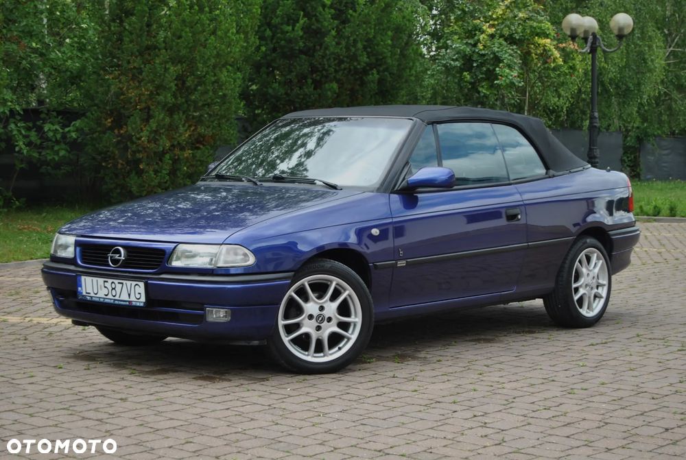 Opel Astra 1.8 Bertone - 29