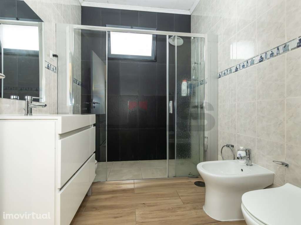 Moradia Isolada T4+2 Remodelada - Candelária, Ponta Delgada - Grande imagem: 4/38