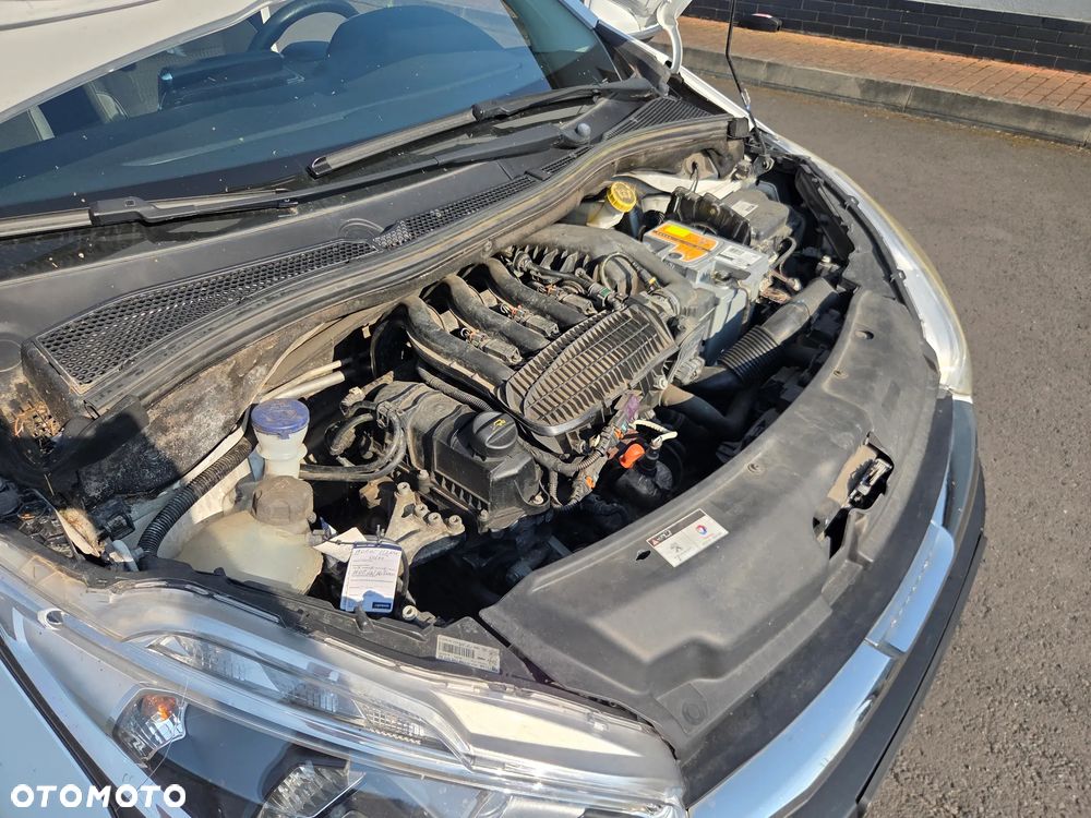 Peugeot 208 - 18